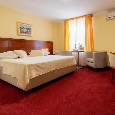 Riva 4* Makarska