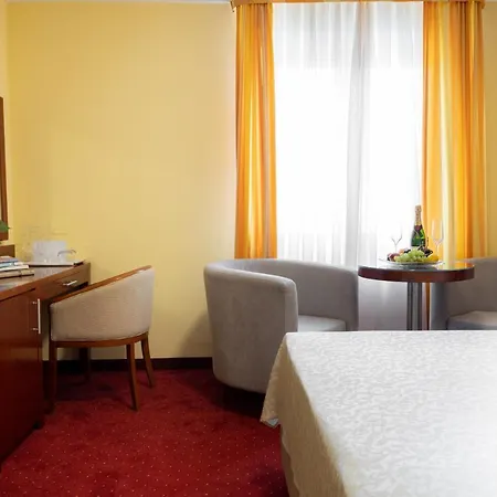 Riva 4* Makarska