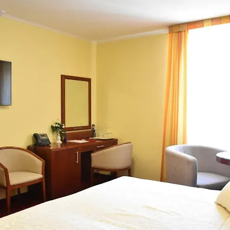 Riva 4* Makarska