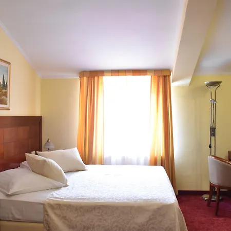 Riva 4* マカルスカ