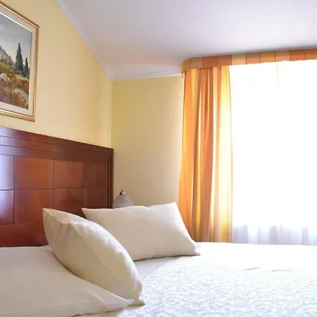 Riva 4* ماكارسكا
