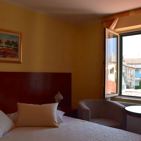 Riva 4* מאקרסקה