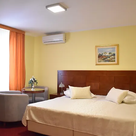 Riva לינה וארוחת בוקר 4*