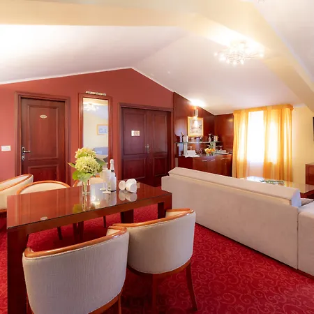 Riva לינה וארוחת בוקר מאקרסקה